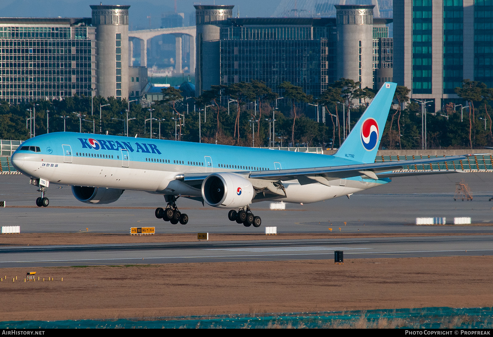 Aircraft Photo of HL7782 | Boeing 777-3B5/ER | Korean Air | AirHistory.net #579268