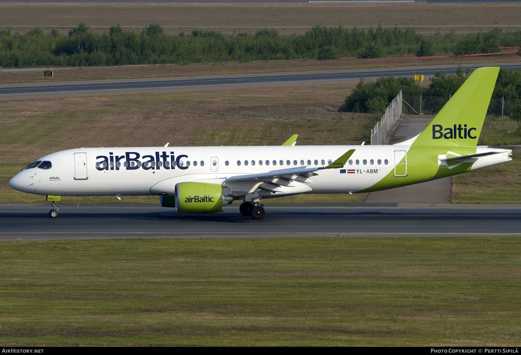 Aircraft Photo of YL-ABM | Airbus A220-371 (BD-500-1A11) | AirBaltic | AirHistory.net #579287
