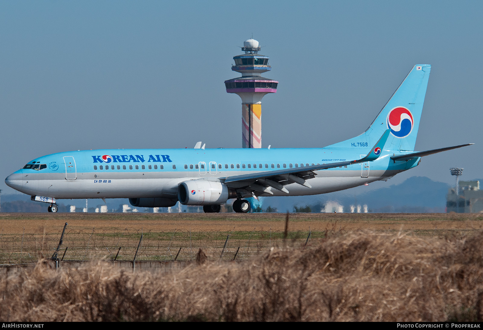 Aircraft Photo of HL7568 | Boeing 737-8B5 | Korean Air | AirHistory.net #579306