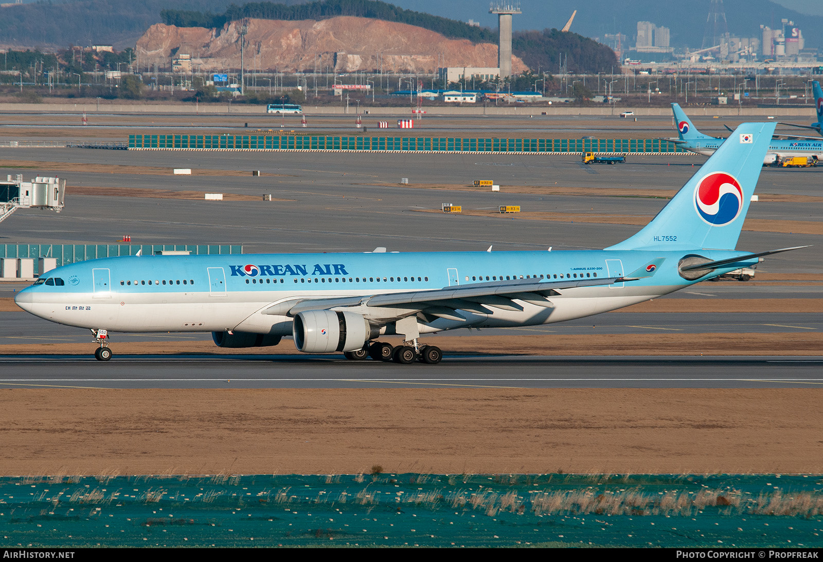 Aircraft Photo of HL7552 | Airbus A330-223 | Korean Air | AirHistory.net #579462