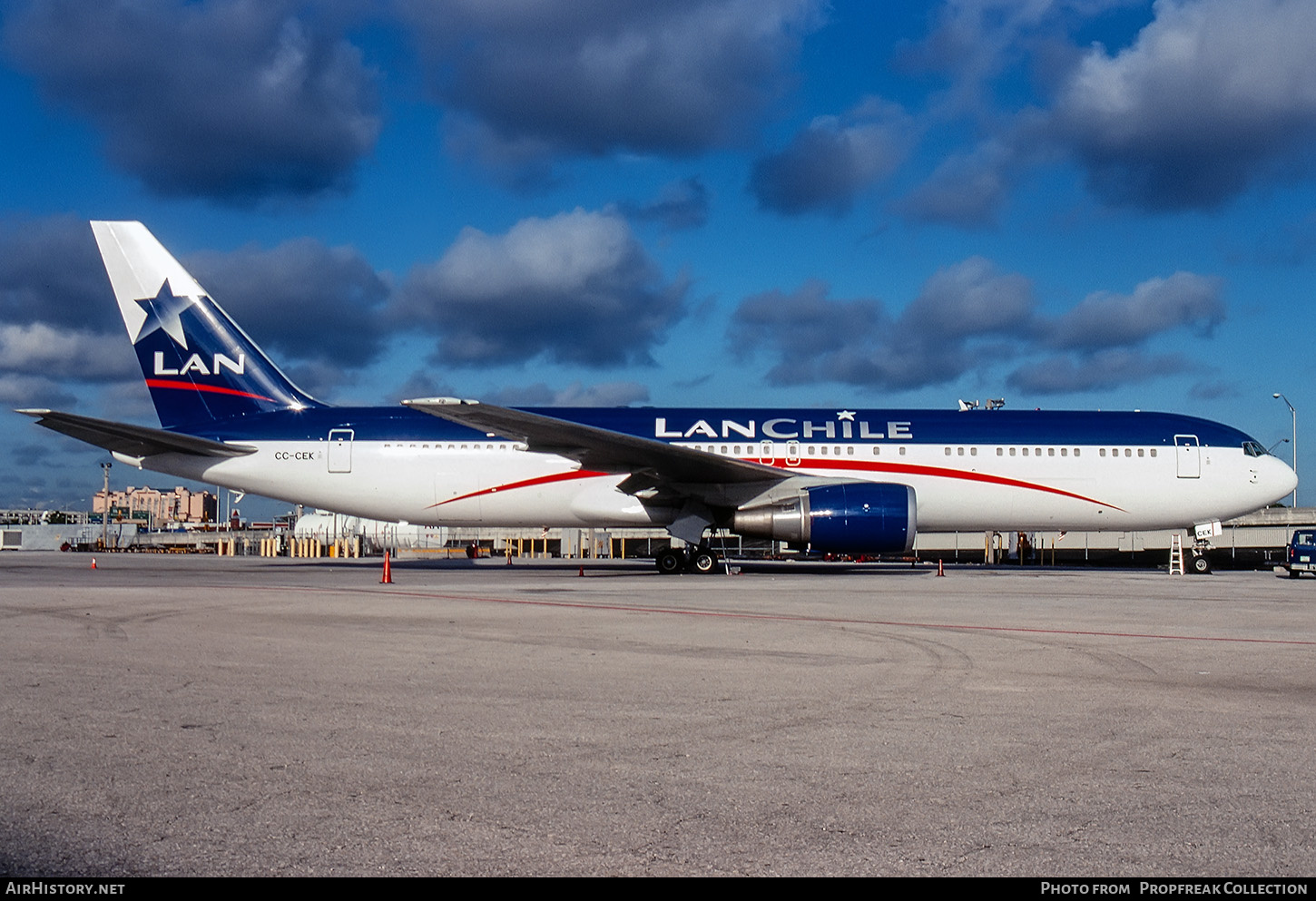 Aircraft Photo of CC-CEK | Boeing 767-316/ER | LAN Chile - Línea Aérea Nacional | AirHistory.net #579468