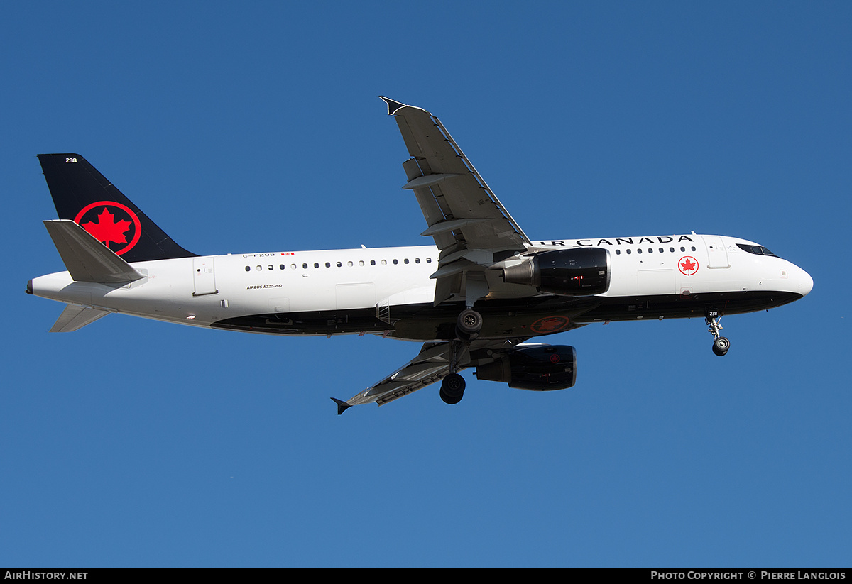 Aircraft Photo of C-FZUB | Airbus A320-214 | Air Canada | AirHistory.net #579548