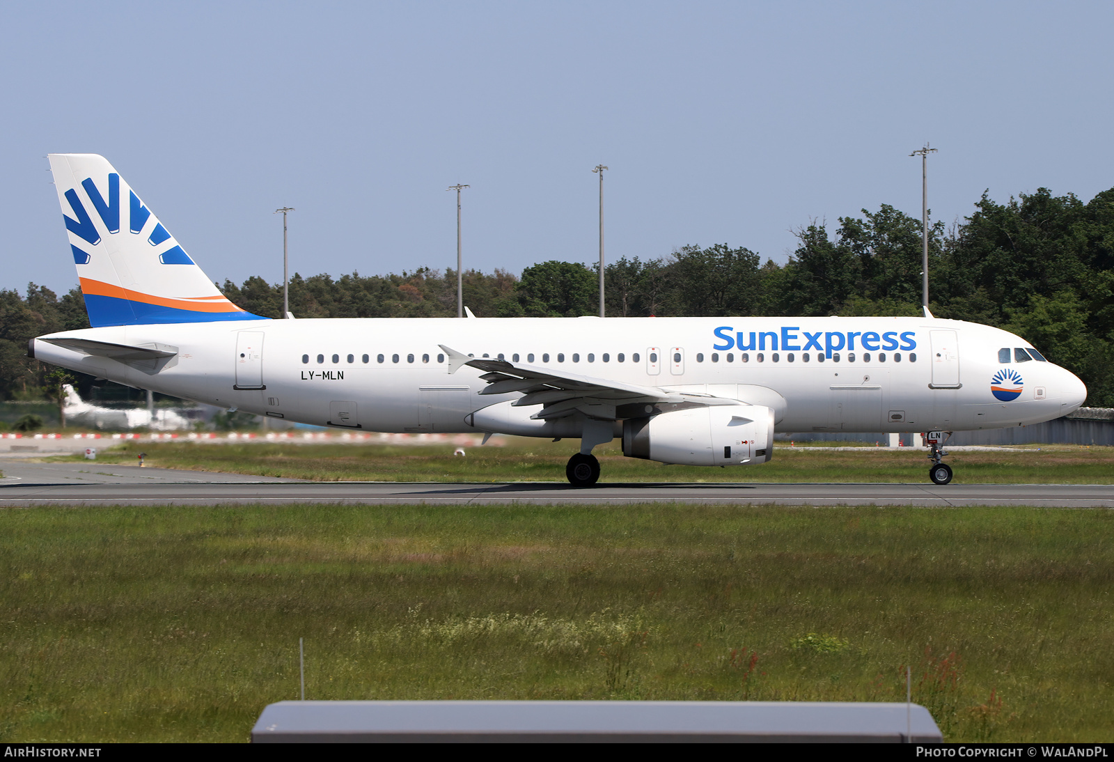 Aircraft Photo of LY-MLN | Airbus A320-232 | SunExpress | AirHistory.net #579628