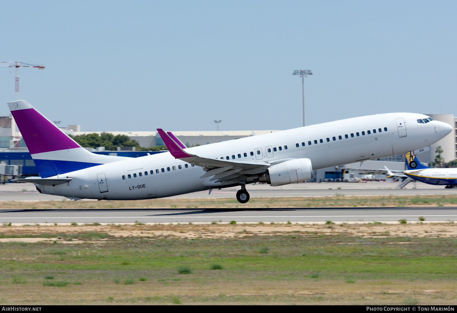 Aircraft Photo of LY-DUE | Boeing 737-8FE | AirHistory.net #579713