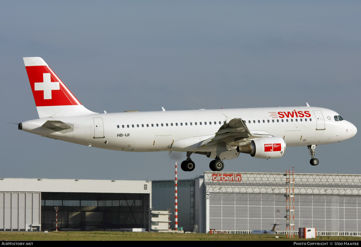 Aircraft Photo of HB-IJI | Airbus A320-214 | Swiss International Air Lines | AirHistory.net #579729