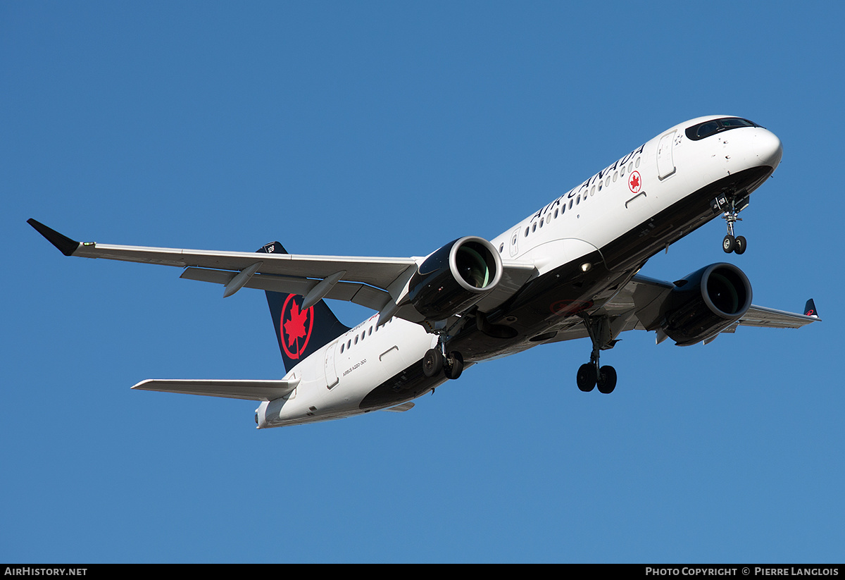 Aircraft Photo of C-GVUH | Airbus A220-371 (BD-500-1A11) | Air Canada | AirHistory.net #579866