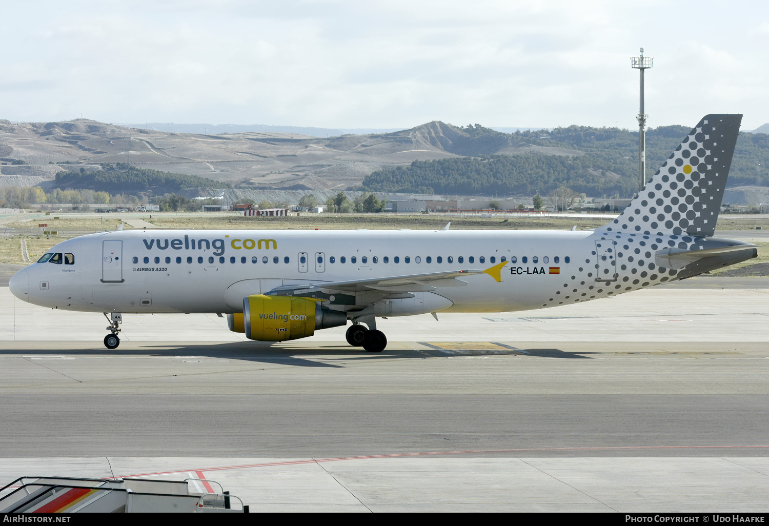 Aircraft Photo of EC-LAA | Airbus A320-214 | Vueling Airlines | AirHistory.net #579872