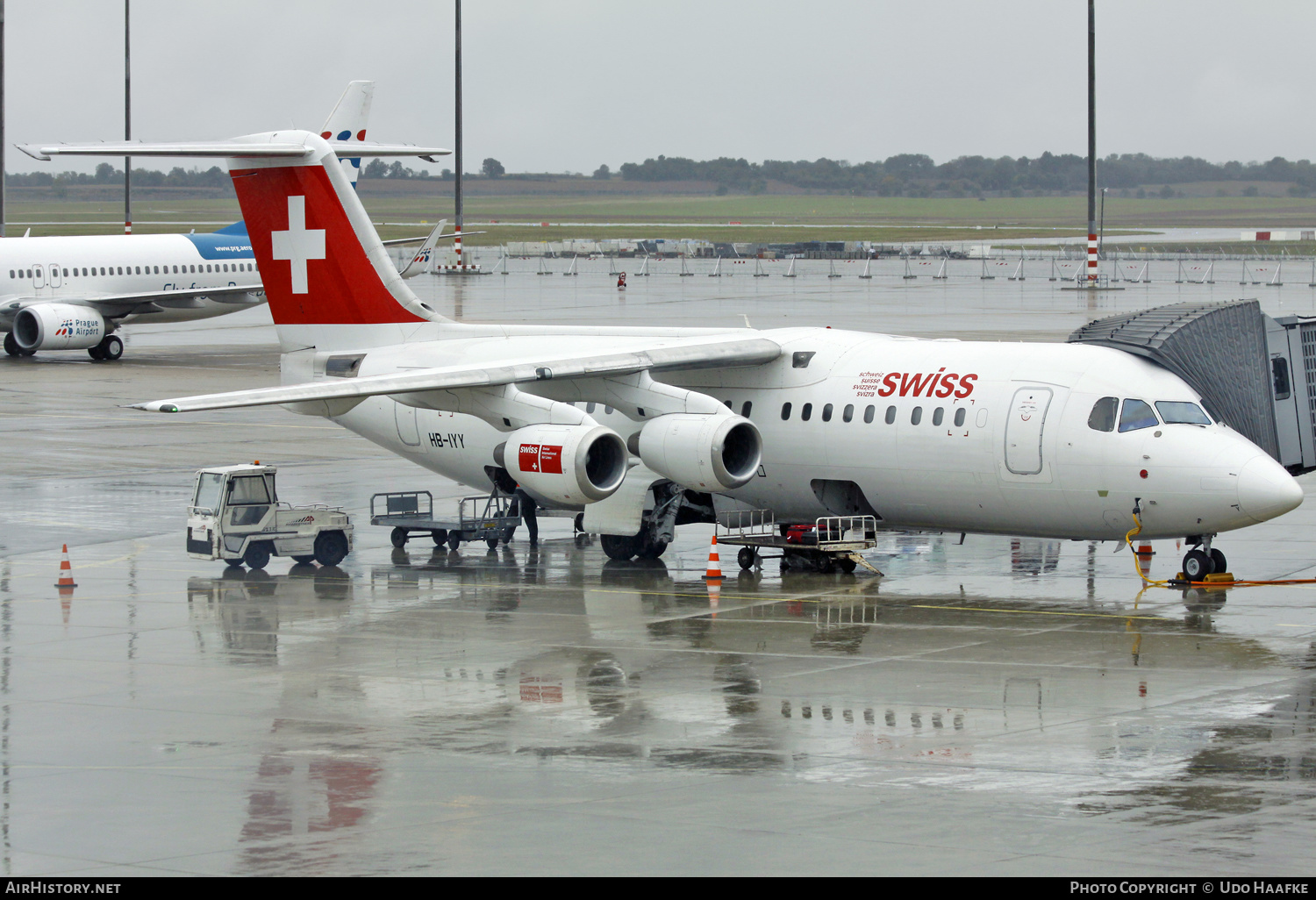 Aircraft Photo of HB-IYY | British Aerospace Avro 146-RJ100 | Swiss International Air Lines | AirHistory.net #580036