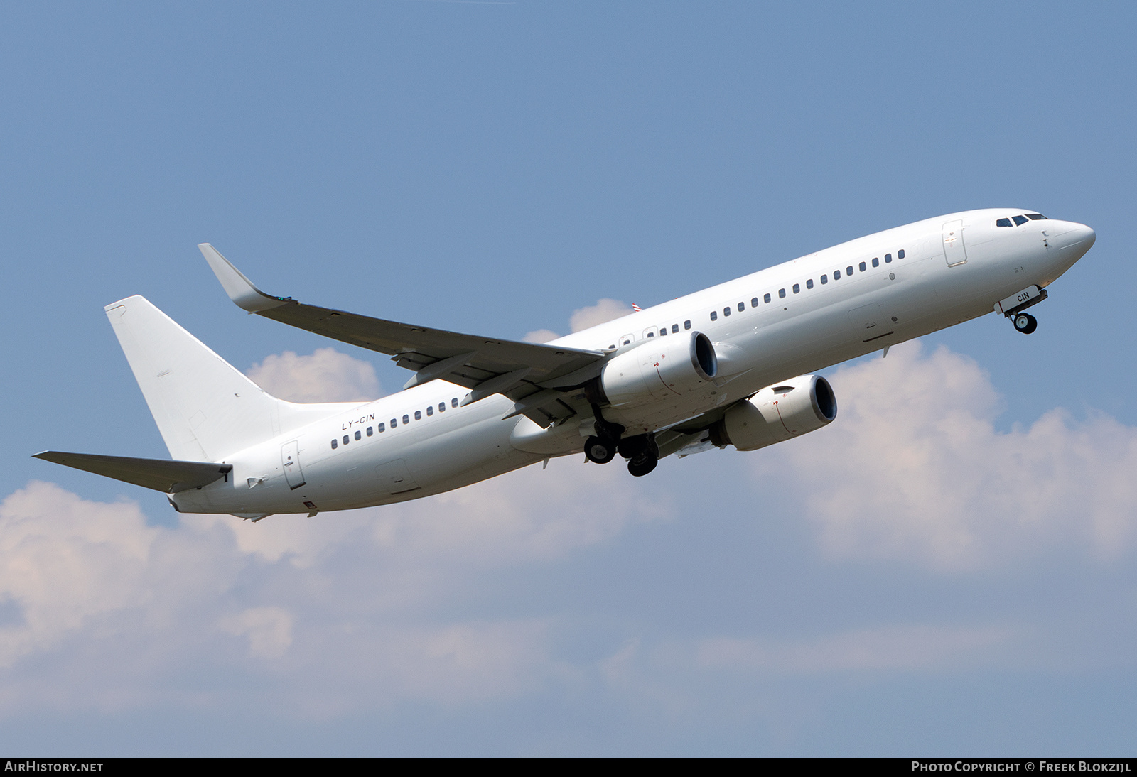 Aircraft Photo of LY-CIN | Boeing 737-83N | AirHistory.net #580309