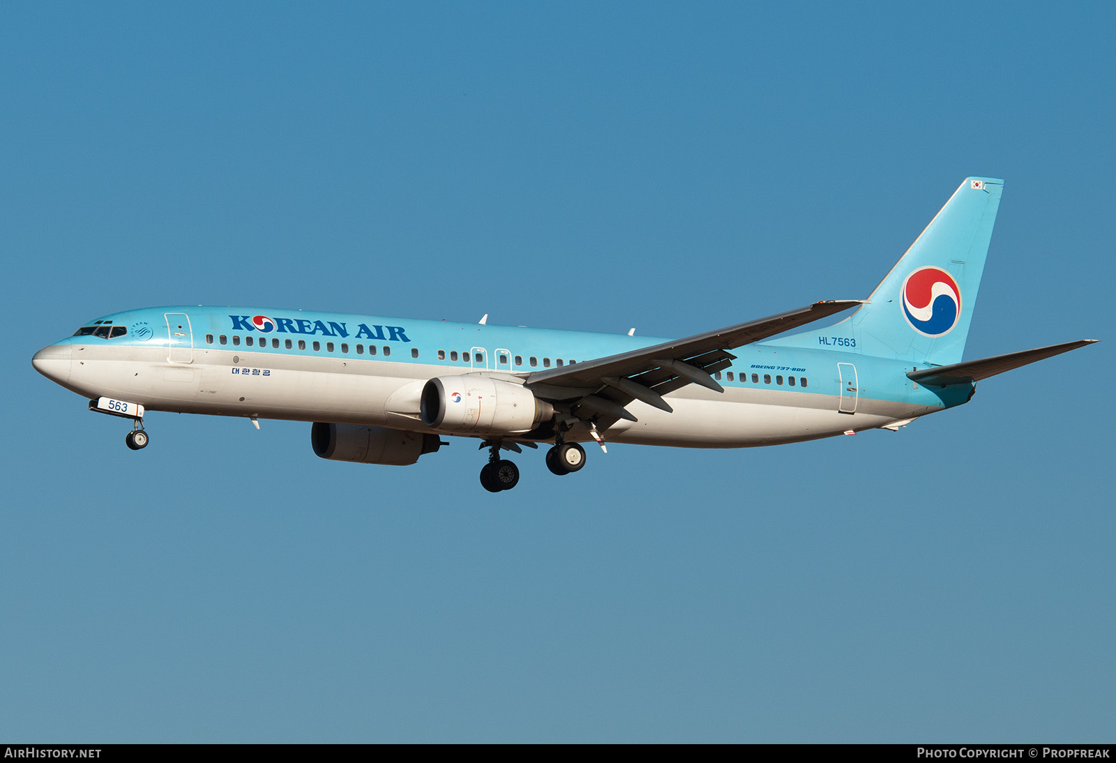 Aircraft Photo of HL7563 | Boeing 737-86N | Korean Air | AirHistory.net #580389