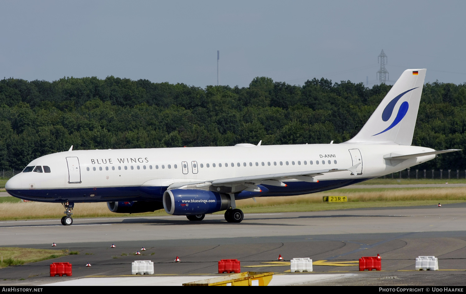 Aircraft Photo of D-ANNI | Airbus A320-232 | Blue Wings | AirHistory.net #580425