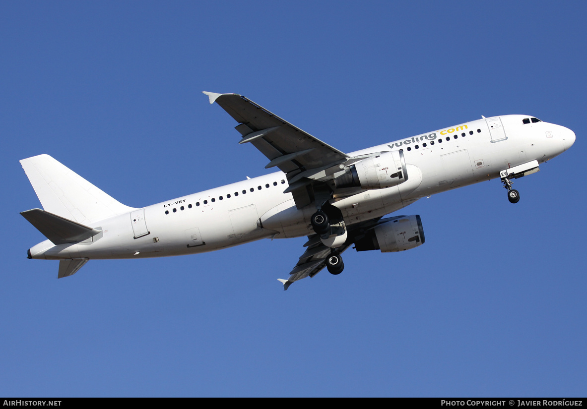 Aircraft Photo of LY-VEY | Airbus A320-212 | Vueling Airlines | AirHistory.net #580540