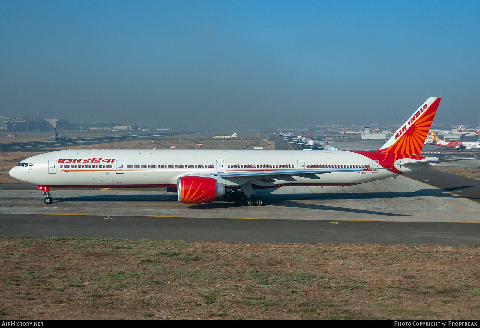 Aircraft Photo of VT-ALJ | Boeing 777-337/ER | Air India | AirHistory.net #580705