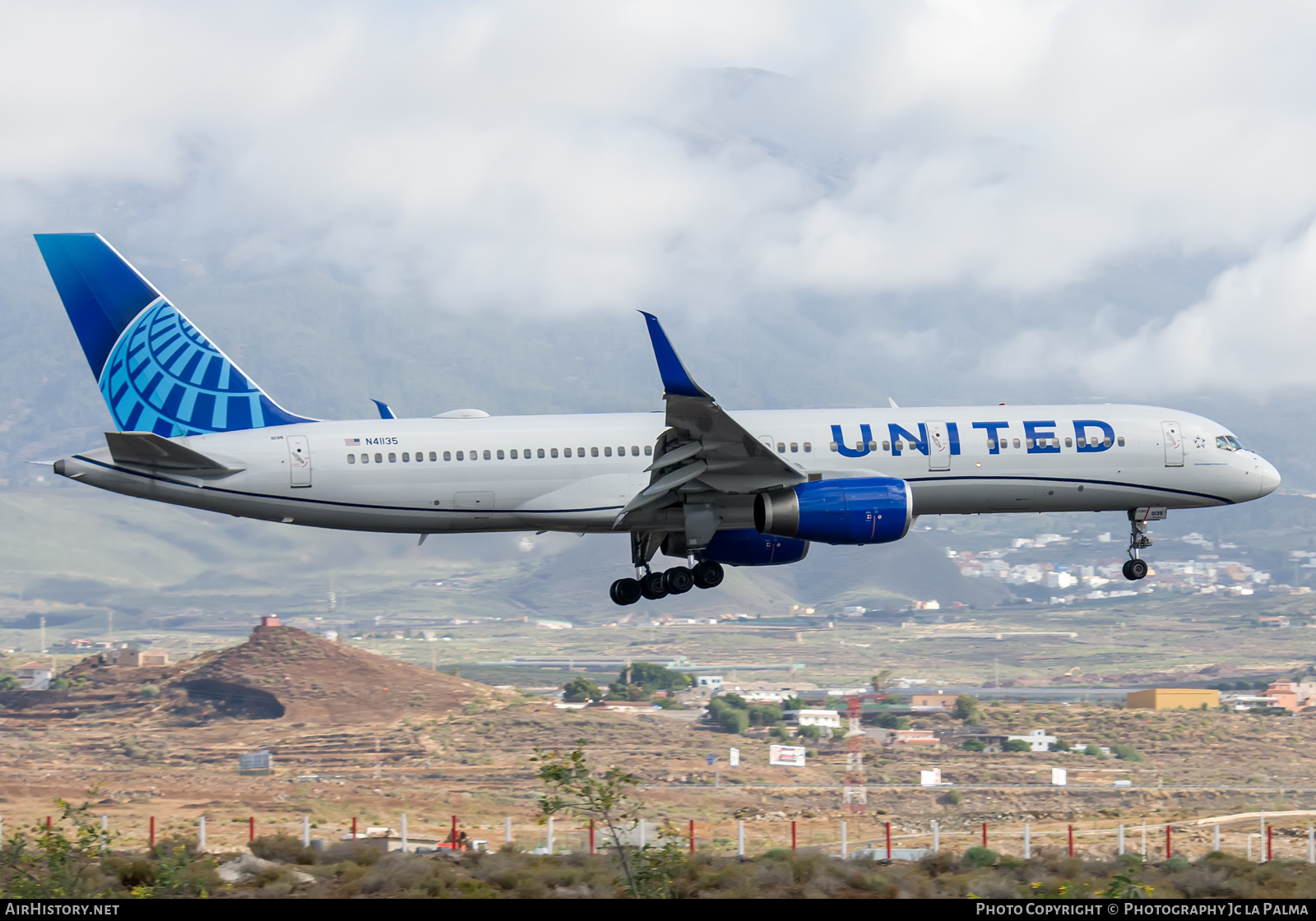 Aircraft Photo of N41135 | Boeing 757-224 | United Airlines | AirHistory.net #580864