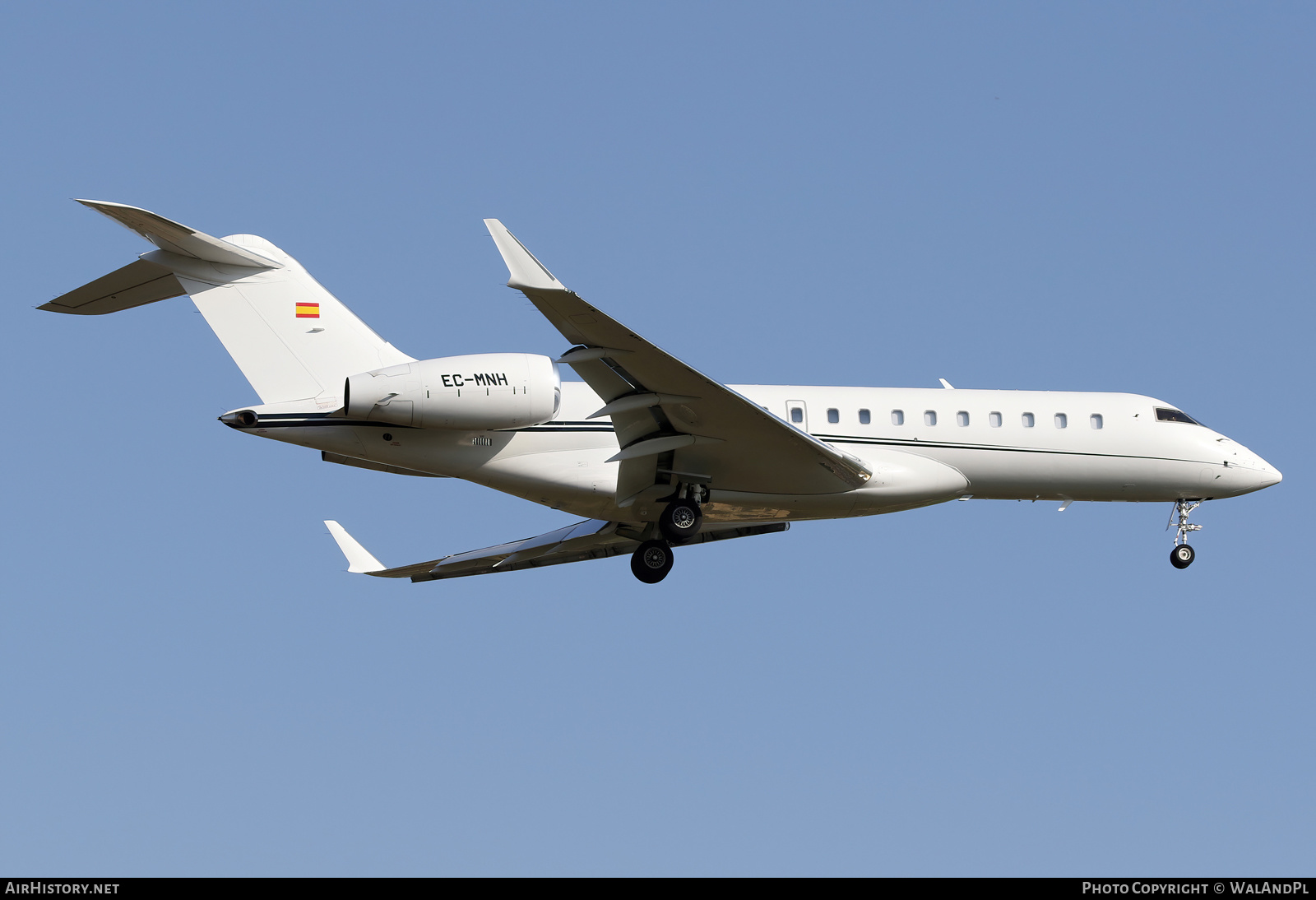 Aircraft Photo of EC-MNH | Bombardier Global Express XRS (BD-700-1A10) | AirHistory.net #580878