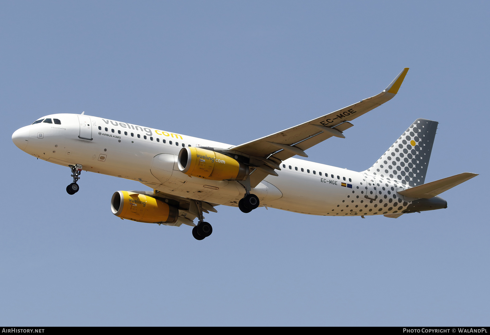 Aircraft Photo of EC-MGE | Airbus A320-232 | Vueling Airlines | AirHistory.net #580929