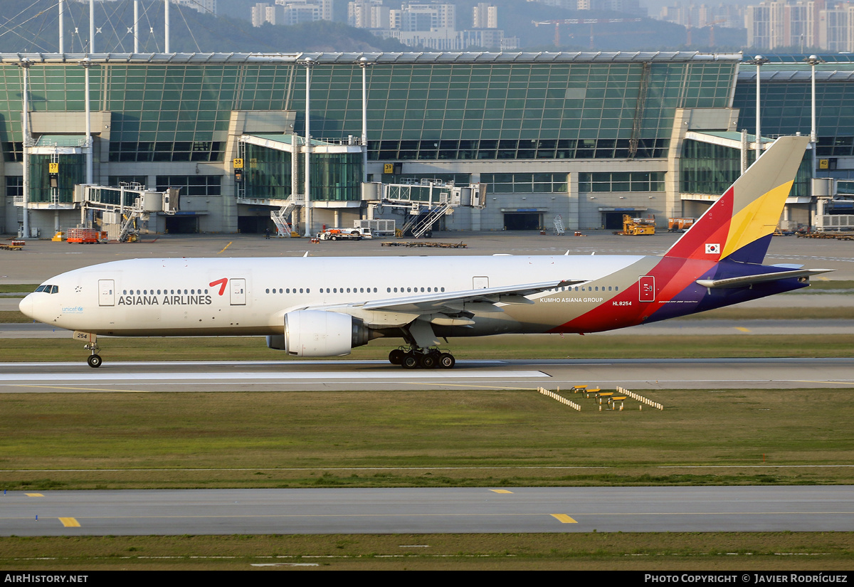Aircraft Photo of HL8254 | Boeing 777-28E/ER | Asiana Airlines | AirHistory.net #581020