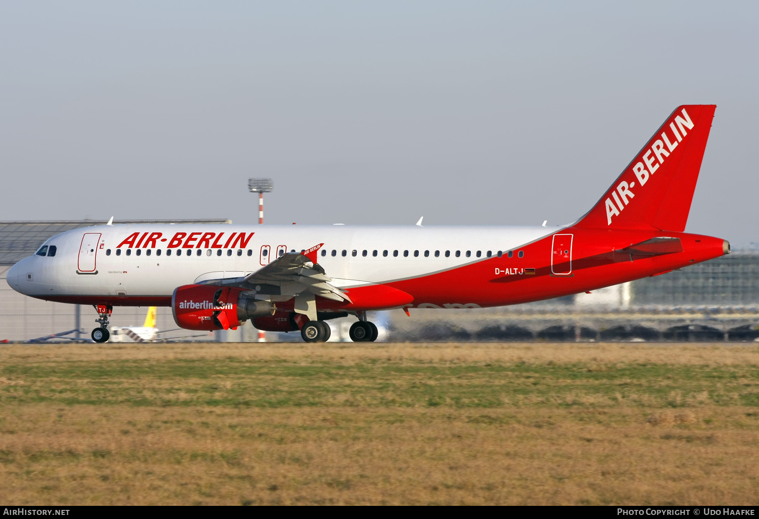 Aircraft Photo of D-ALTJ | Airbus A320-214 | Air Berlin | AirHistory.net #581123