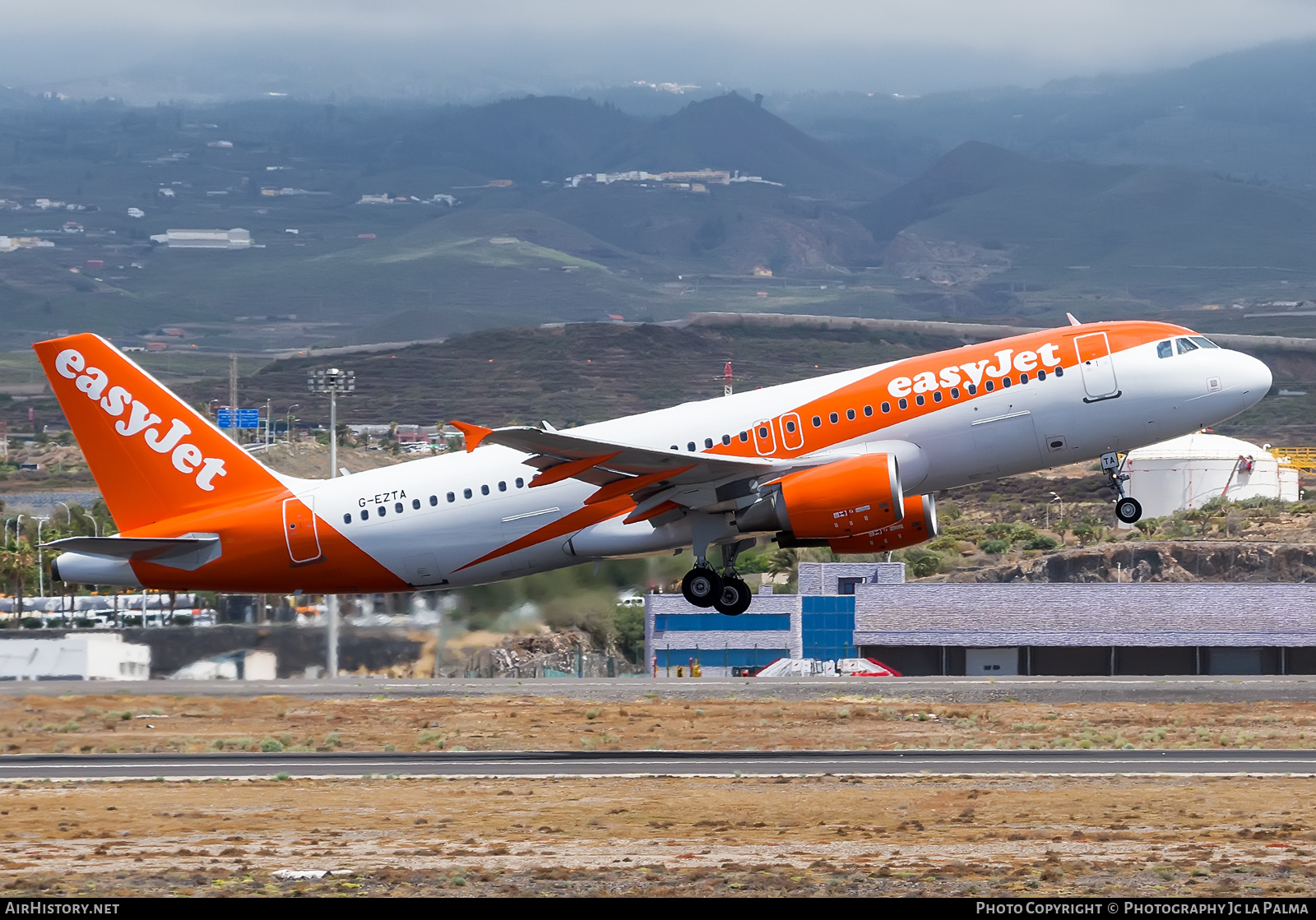 Aircraft Photo of G-EZTA | Airbus A320-214 | EasyJet | AirHistory.net #581386