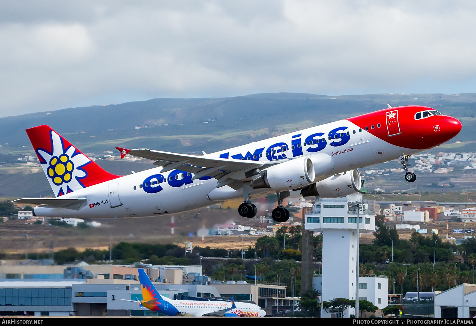 Aircraft Photo of HB-IJV | Airbus A320-214 | Edelweiss Air | AirHistory.net #581440