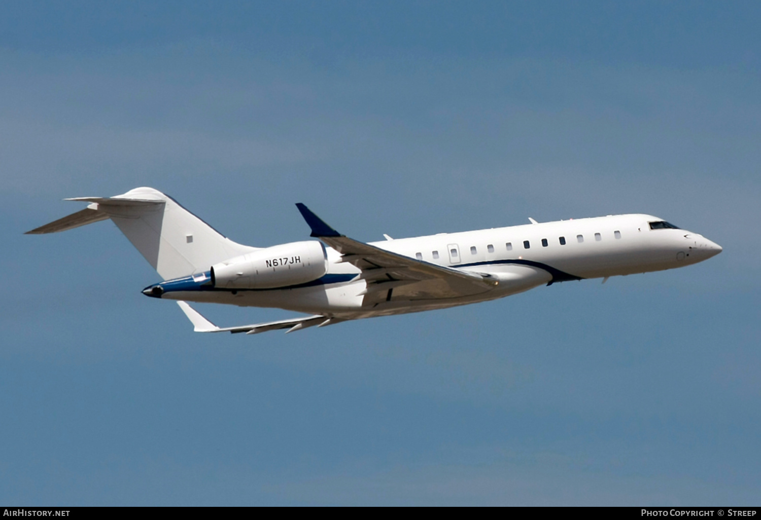 Aircraft Photo of N617JH | Bombardier Global 6000 (BD-700-1A10) | AirHistory.net #581692