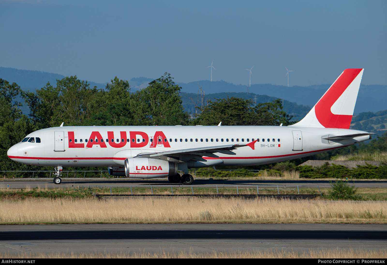 Aircraft Photo of 9H-LOM | Airbus A320-232 | Lauda | AirHistory.net #581805