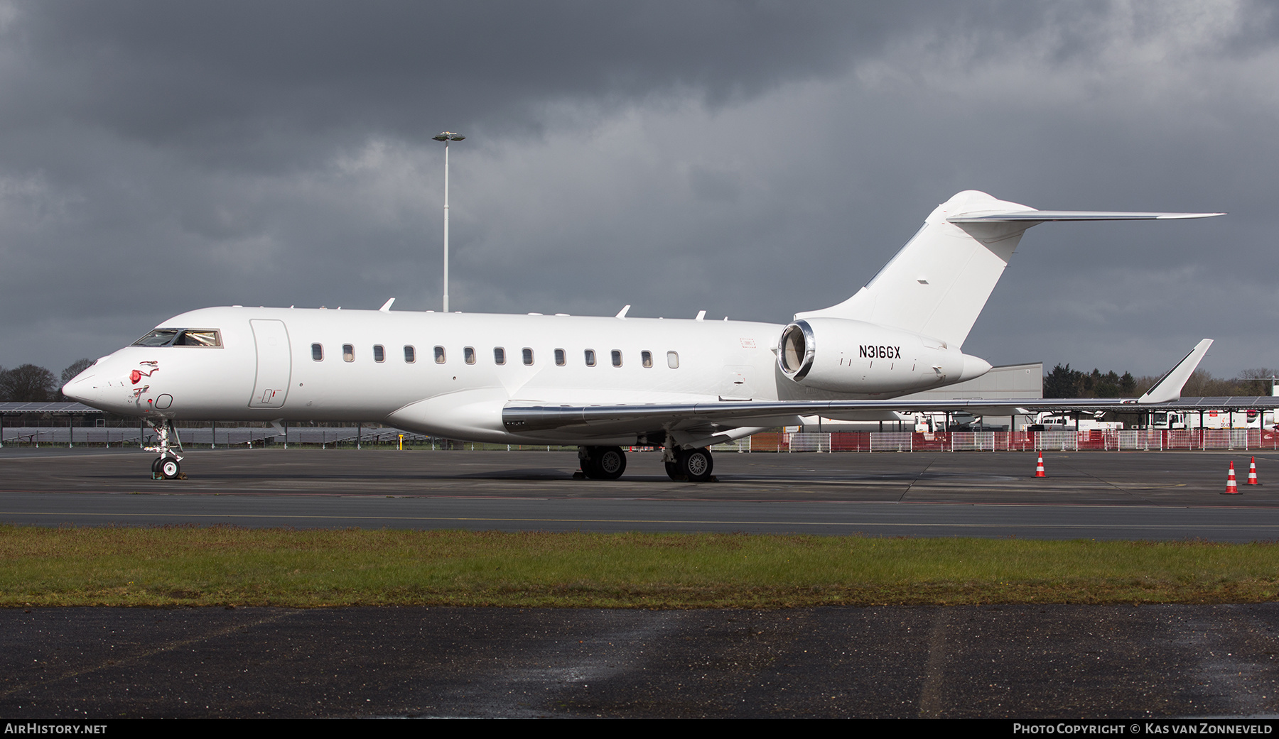 Aircraft Photo of N316GX | Bombardier Global Express XRS (BD-700-1A10) | AirHistory.net #581948