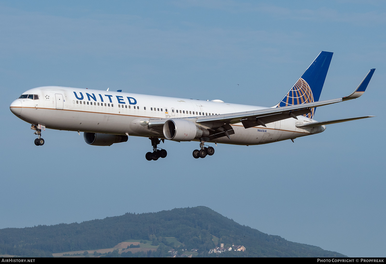 Aircraft Photo of N661UA | Boeing 767-322/ER | United Airlines | AirHistory.net #582113