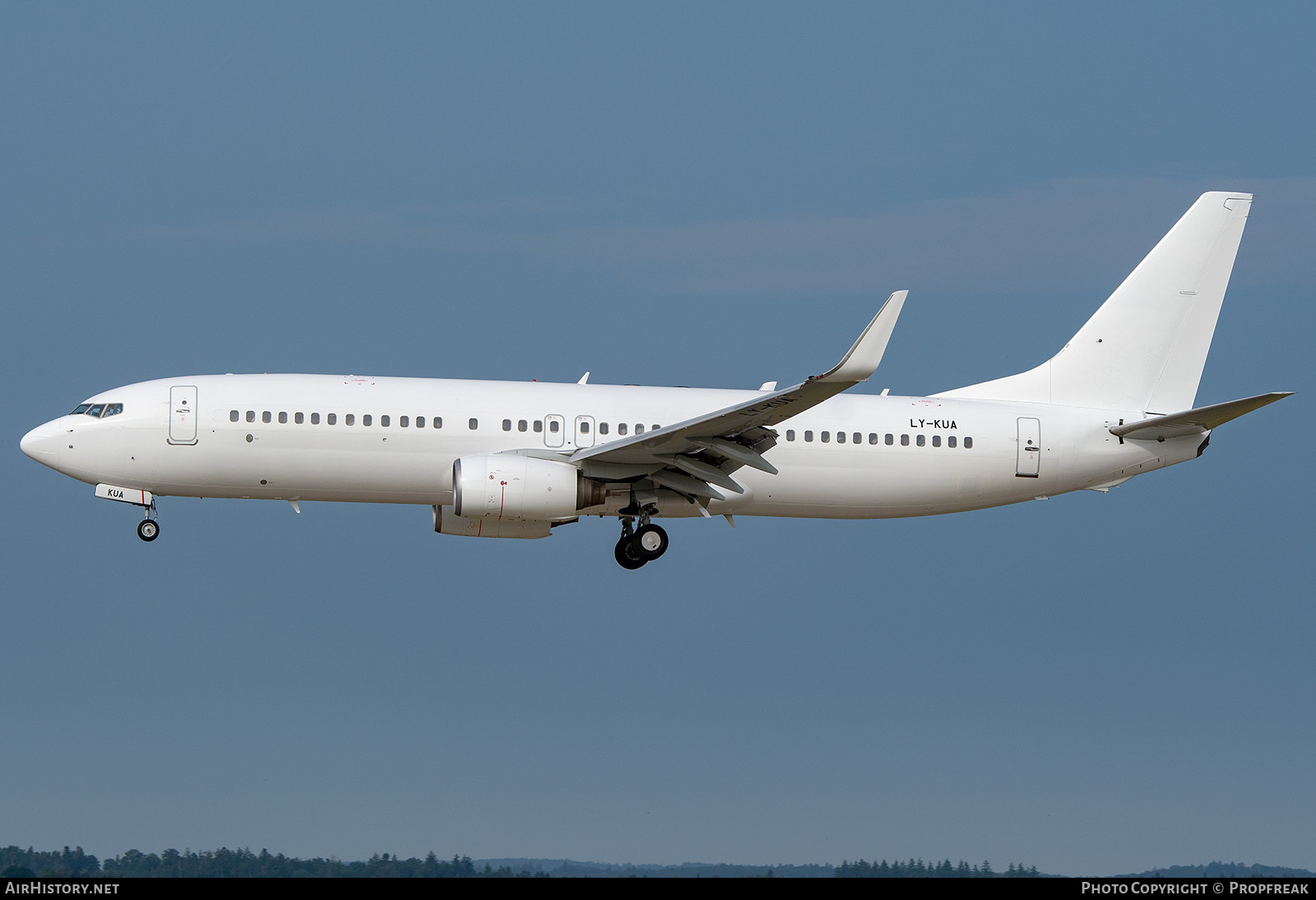 Aircraft Photo of LY-KUA | Boeing 737-83N | AirHistory.net #582125