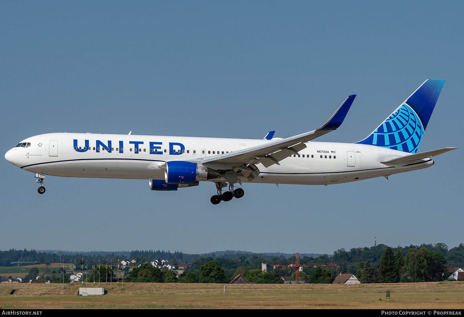 Aircraft Photo of N672UA | Boeing 767-322/ER | United Airlines | AirHistory.net #582186