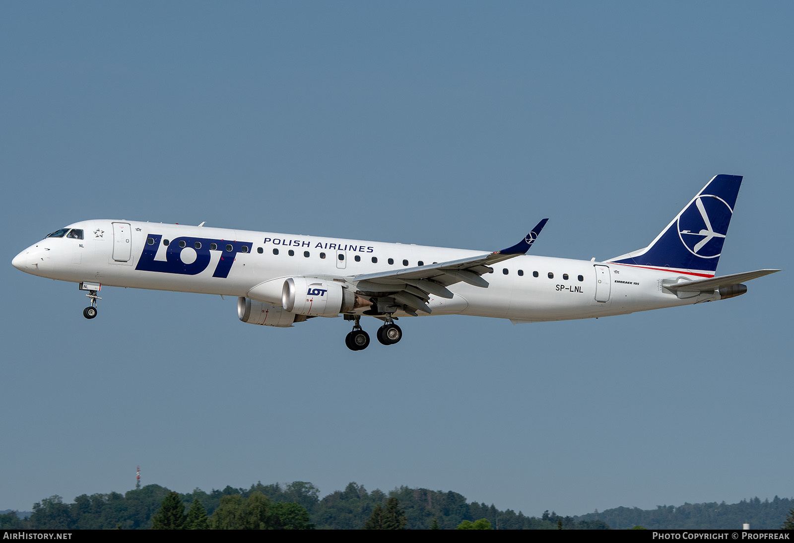 Aircraft Photo of SP-LNL | Embraer 195LR (ERJ-190-200LR) | LOT Polish Airlines - Polskie Linie Lotnicze | AirHistory.net #582219