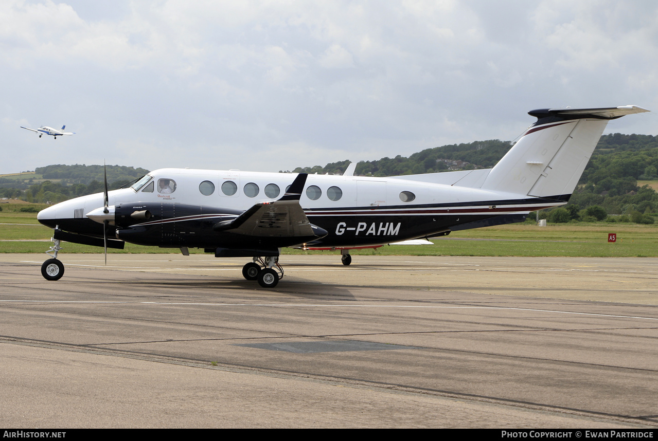 Aircraft Photo of G-PAHM | Beech Super King Air 350 (B300) | AirHistory.net #582248