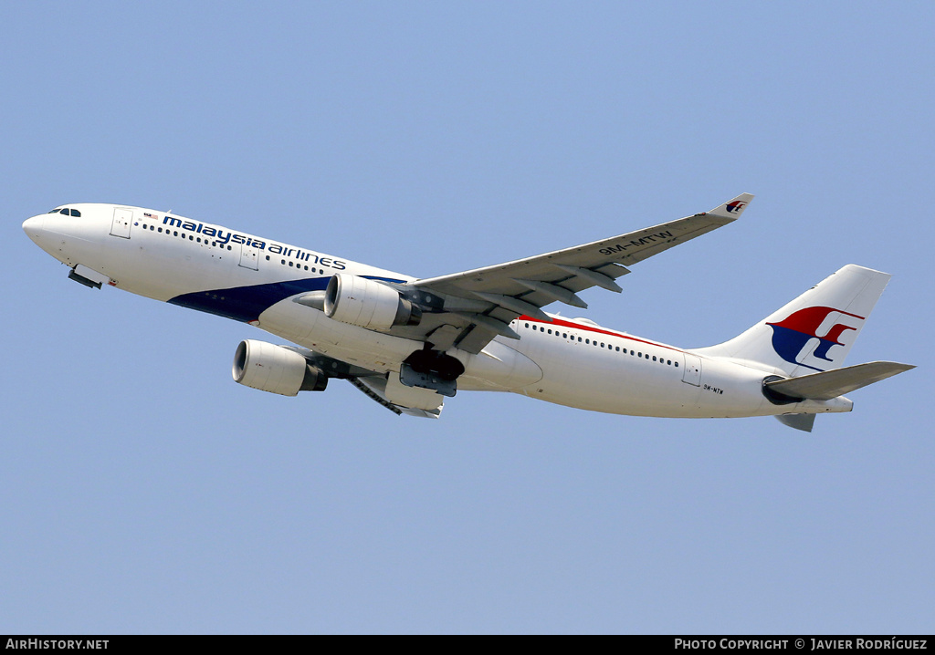 Aircraft Photo of 9M-MTW | Airbus A330-223 | Malaysia Airlines | AirHistory.net #582266