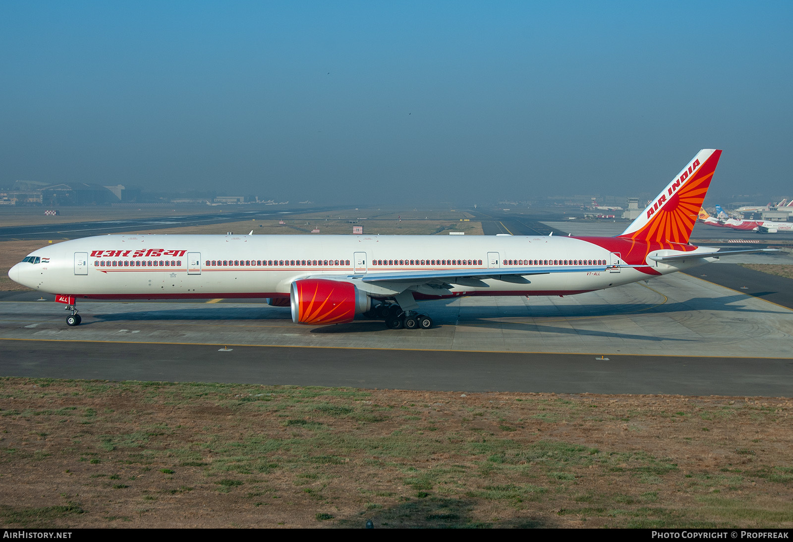 Aircraft Photo of VT-ALL | Boeing 777-337/ER | Air India | AirHistory.net #582374