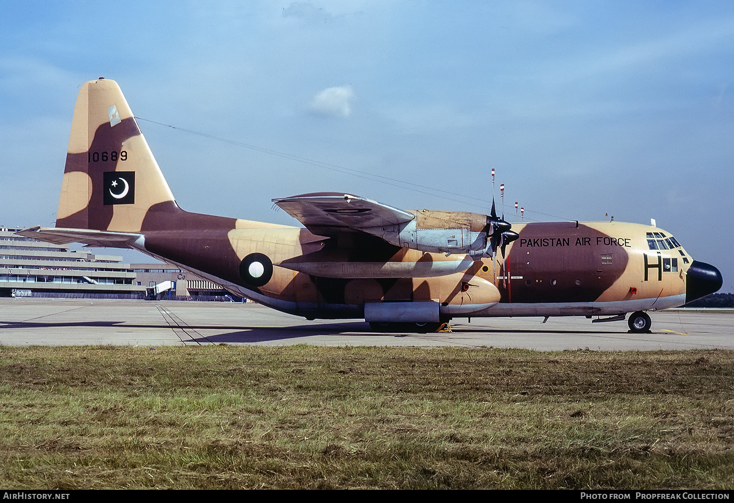 Aircraft Photo of 10689 | Lockheed C-130E Hercules (L-382) | Pakistan - Air Force | AirHistory.net #582383