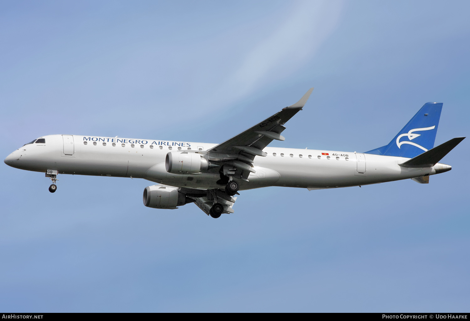 Aircraft Photo of 4O-AOB | Embraer 195LR (ERJ-190-200LR) | Montenegro Airlines | AirHistory.net #582399