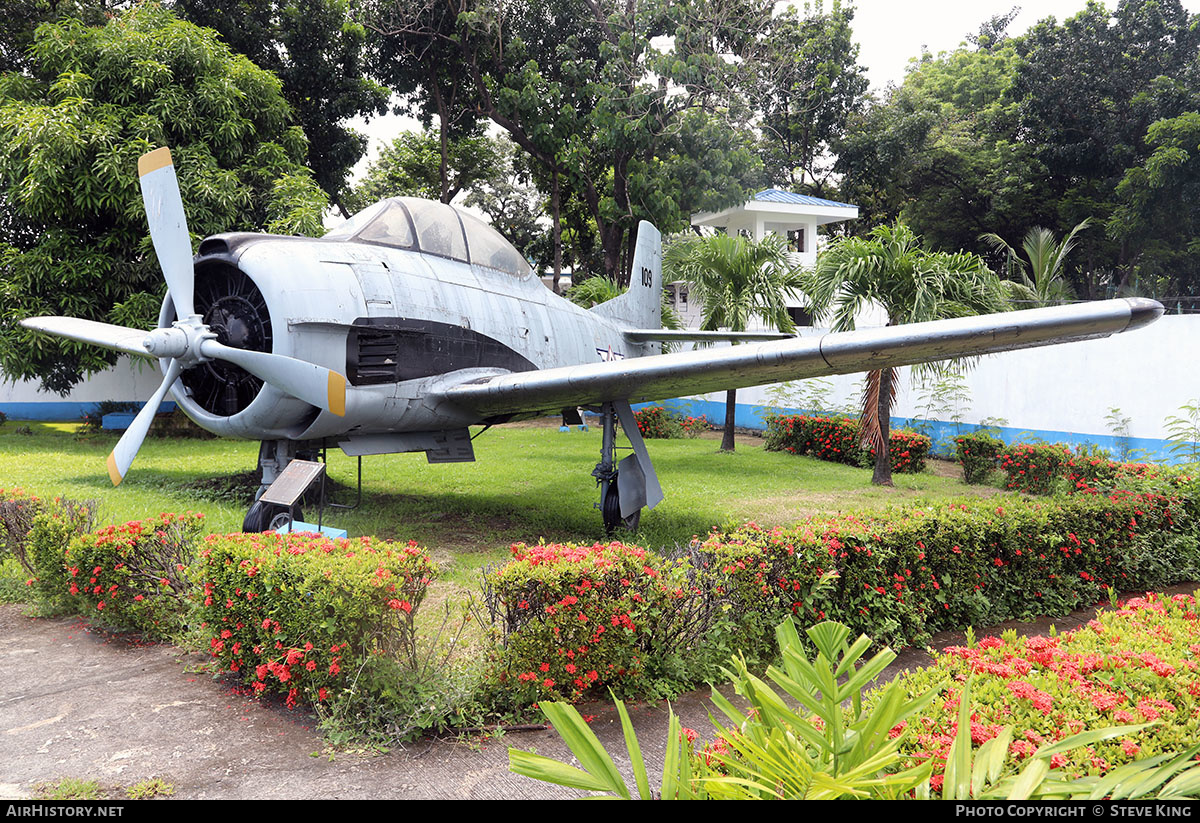 Aircraft Photo of 140533 | North American T-28C Trojan | Philippines - Air Force | AirHistory.net #582407