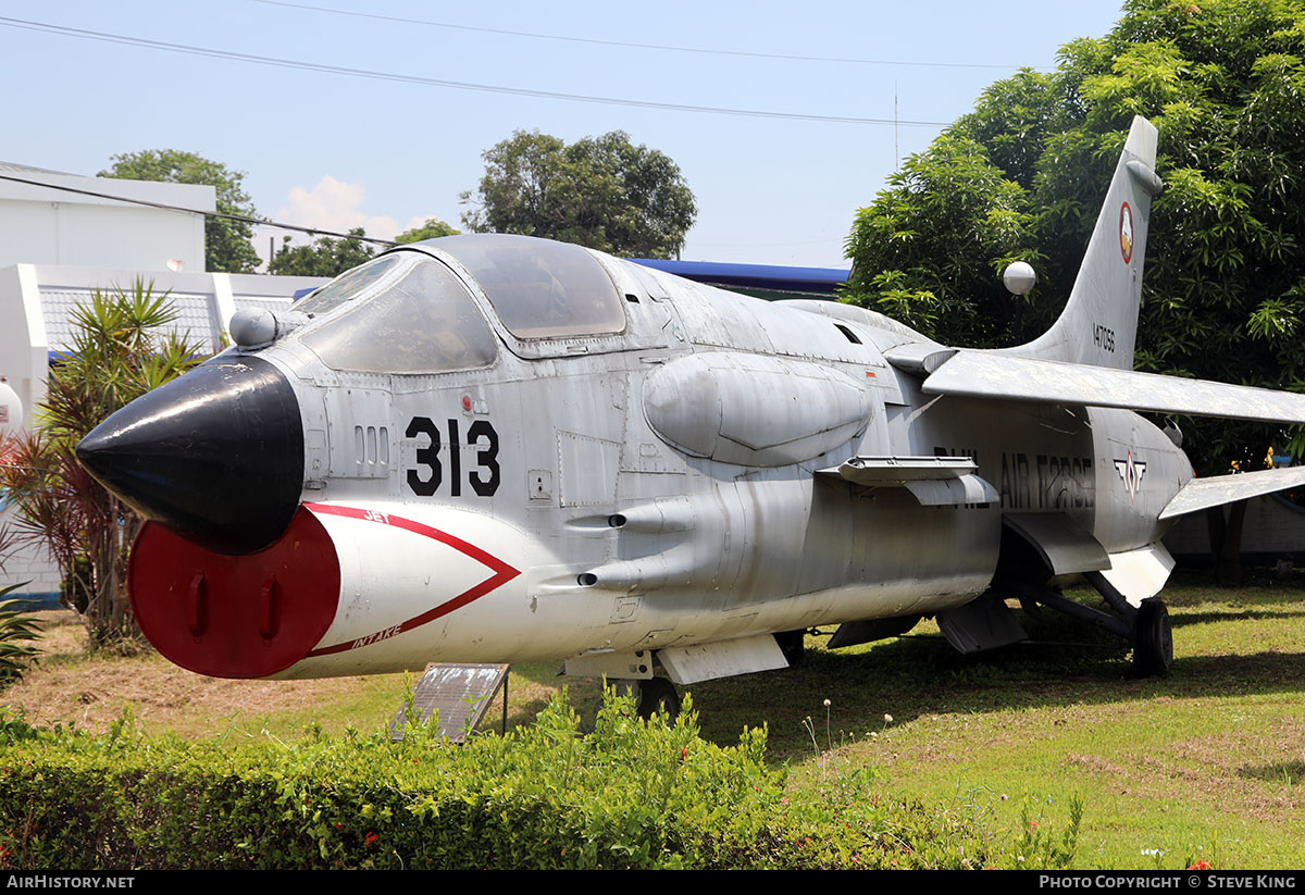 Aircraft Photo of 147506 | Vought F-8H Crusader | Philippines - Air Force | AirHistory.net #582420