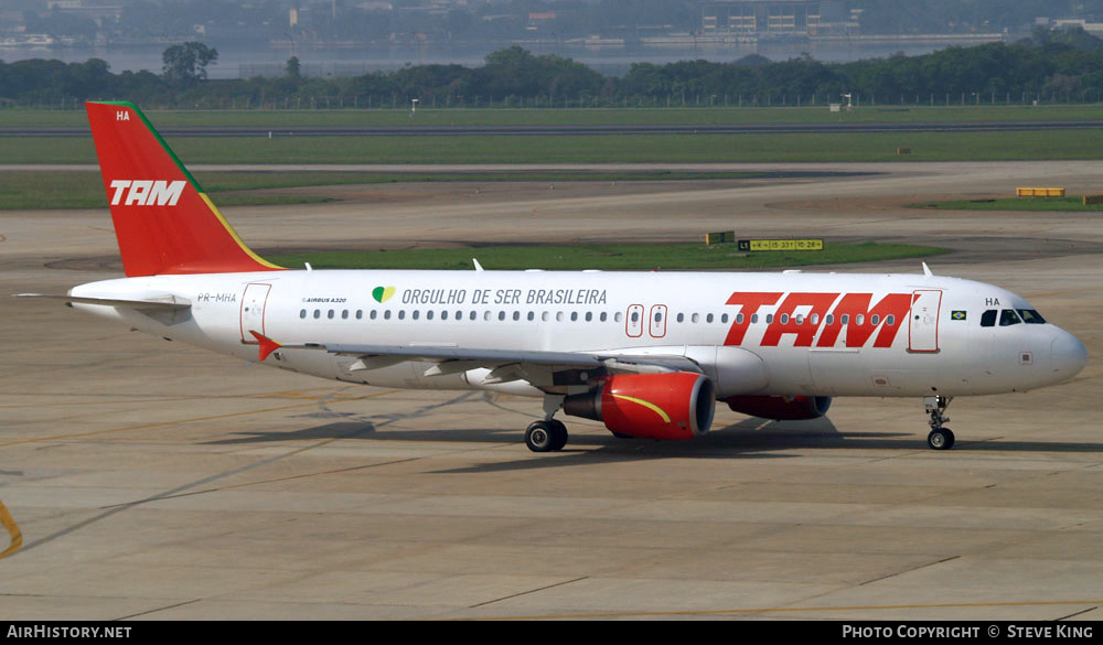 Aircraft Photo of PR-MHA | Airbus A320-214 | TAM Linhas Aéreas | AirHistory.net #583240