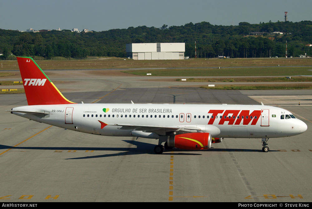 Aircraft Photo of PR-MAJ | Airbus A320-232 | AirHistory.net #583318