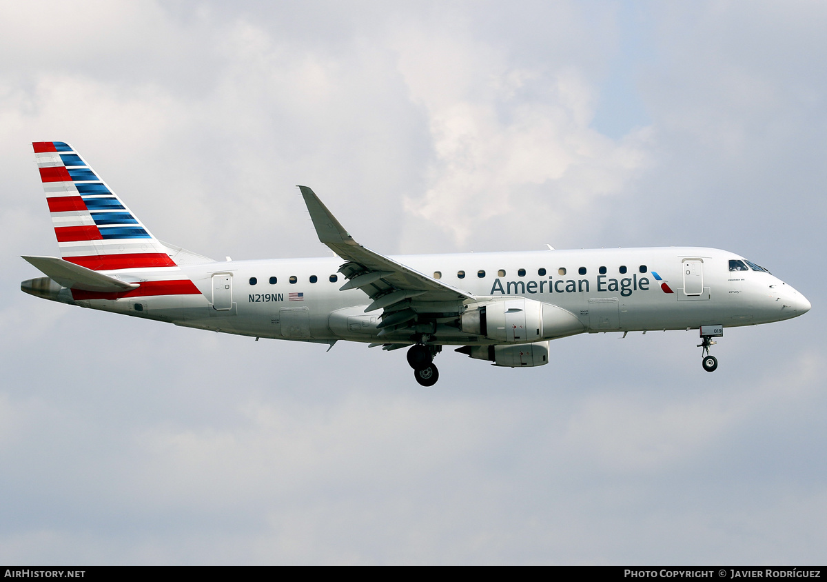 Aircraft Photo of N219NN | Embraer 170LR (ERJ-170-100LR) | American Eagle | AirHistory.net #583325
