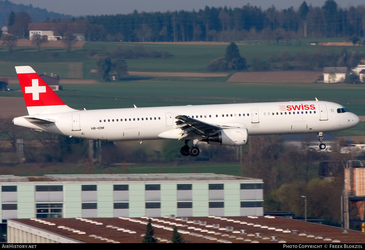 Aircraft Photo of HB-IOM | Airbus A321-212 | Swiss International Air Lines | AirHistory.net #583397