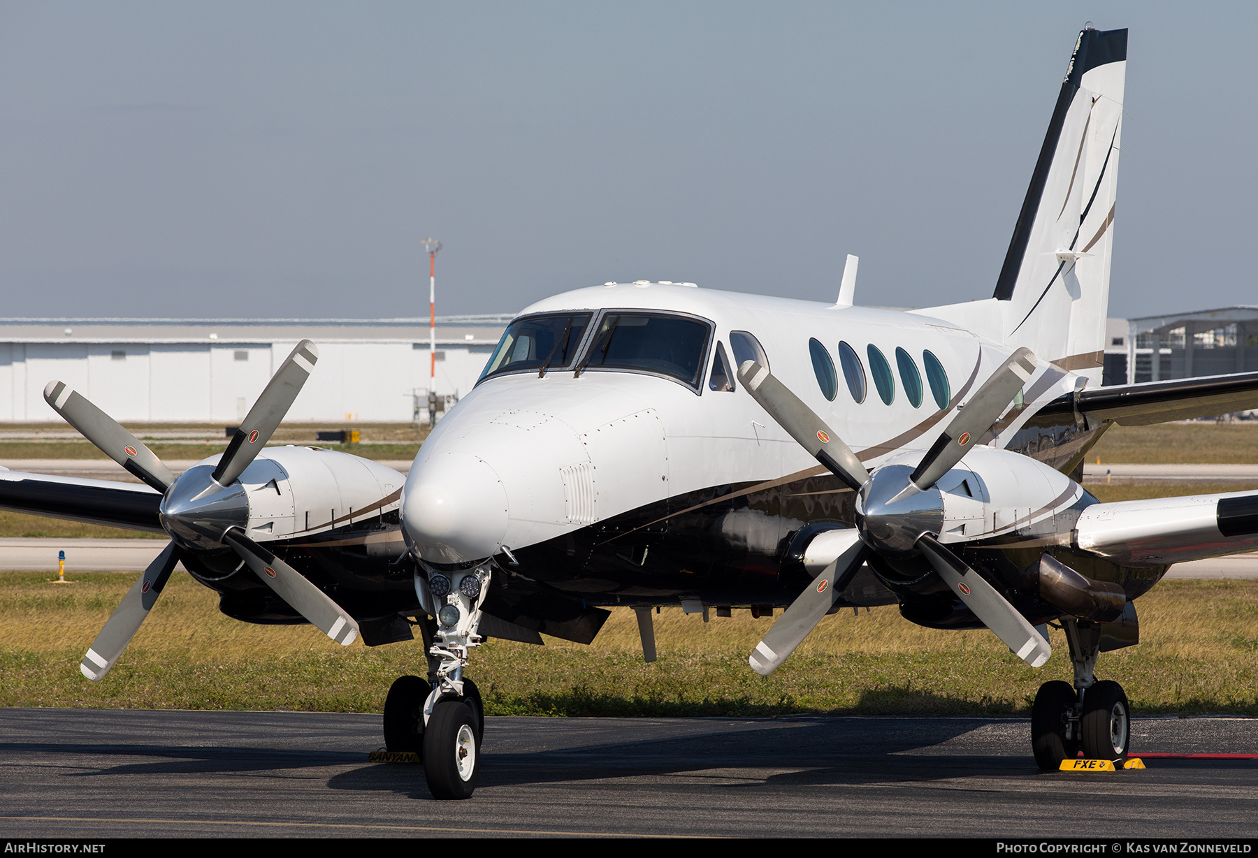 Aircraft Photo of N127TX | Beech B100 King Air | AirHistory.net #583433