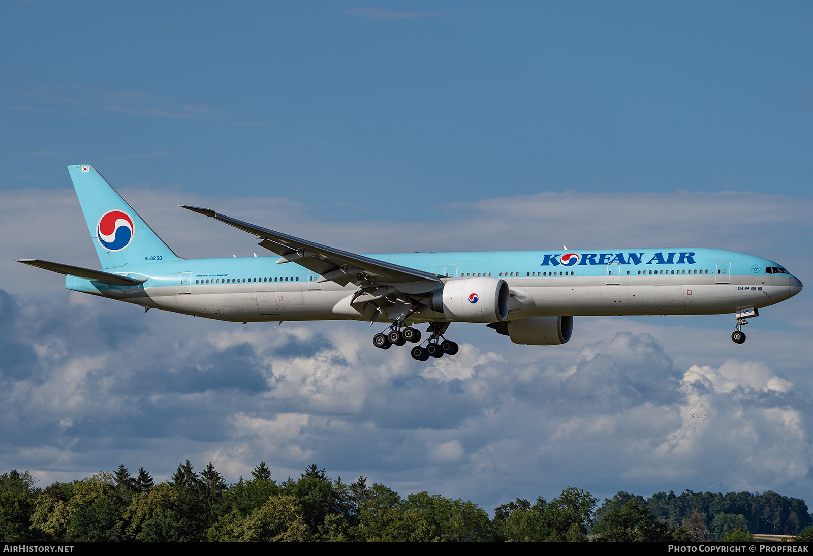Aircraft Photo of HL8250 | Boeing 777-3B5/ER | Korean Air | AirHistory.net #583442