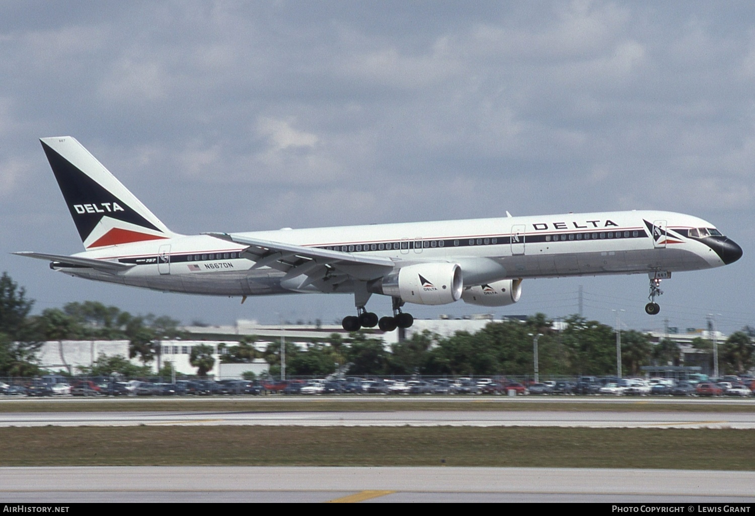 Aircraft Photo of N667DN | Boeing 757-232 | Delta Air Lines | AirHistory.net #583798