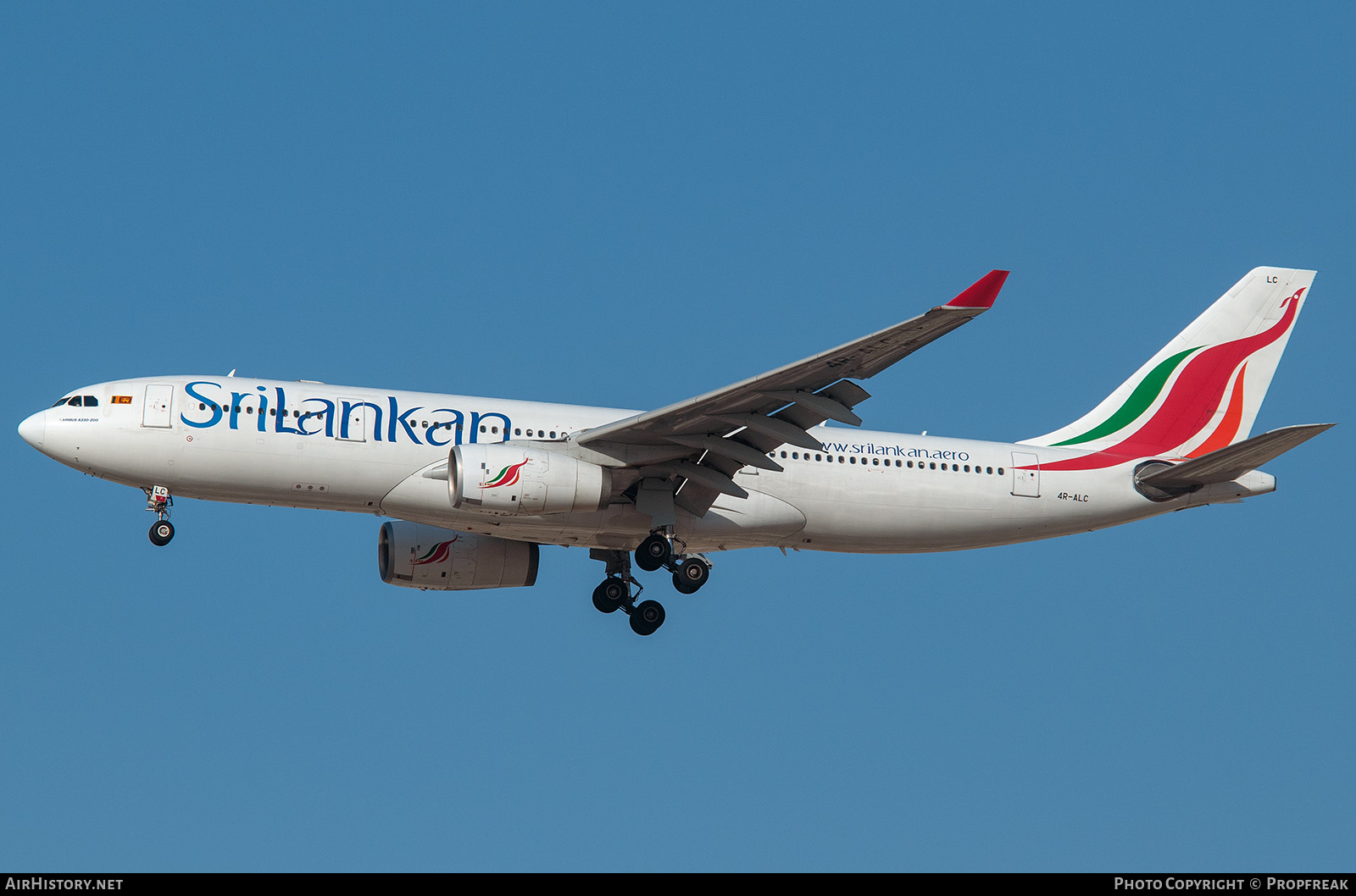 Aircraft Photo of 4R-ALC | Airbus A330-243 | SriLankan Airlines | AirHistory.net #583839