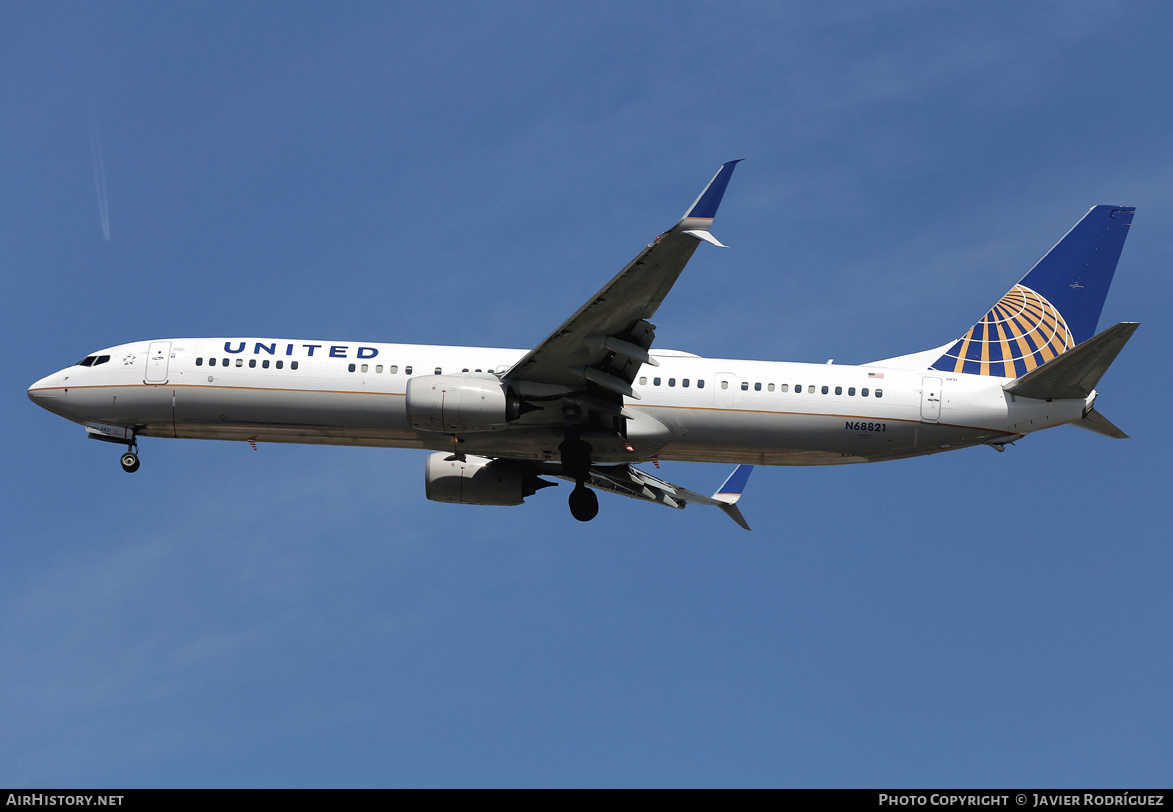 Aircraft Photo of N68821 | Boeing 737-924/ER | United Airlines | AirHistory.net #583955