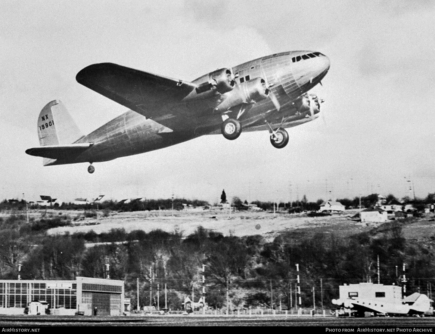 Aircraft Photo of NX19901 | Boeing 307 Stratoliner | AirHistory.net #584042