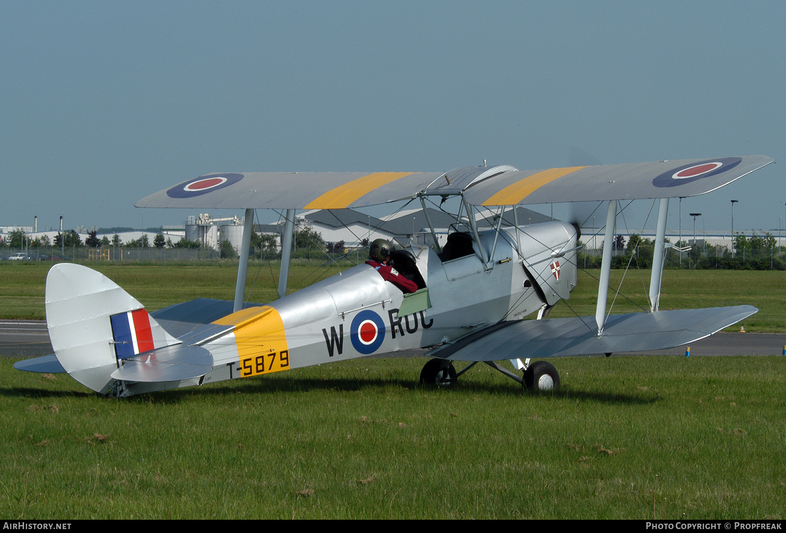 Aircraft Photo of G-AXBW / T5879 | De Havilland D.H. 82A Tiger Moth II | UK - Air Force | AirHistory.net #584121