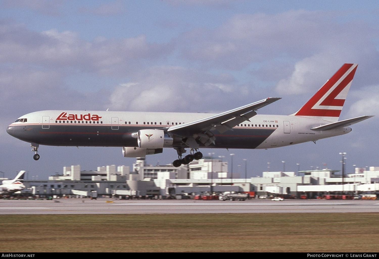 Aircraft Photo of OE-LAW | Boeing 767-3Z9/ER | Lauda Air | AirHistory.net #584222